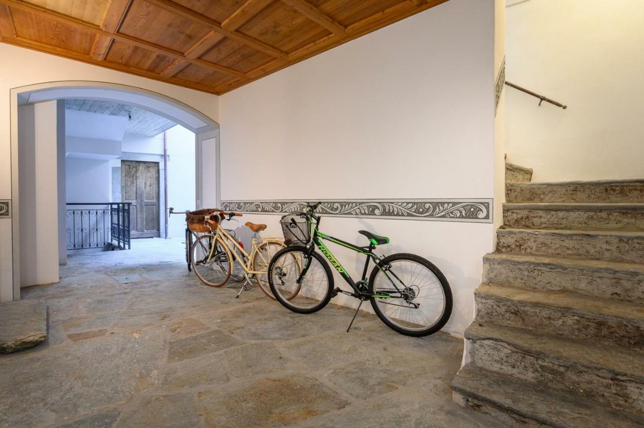 B&B Antica Residenza Centro Storico Тірано Екстер'єр фото